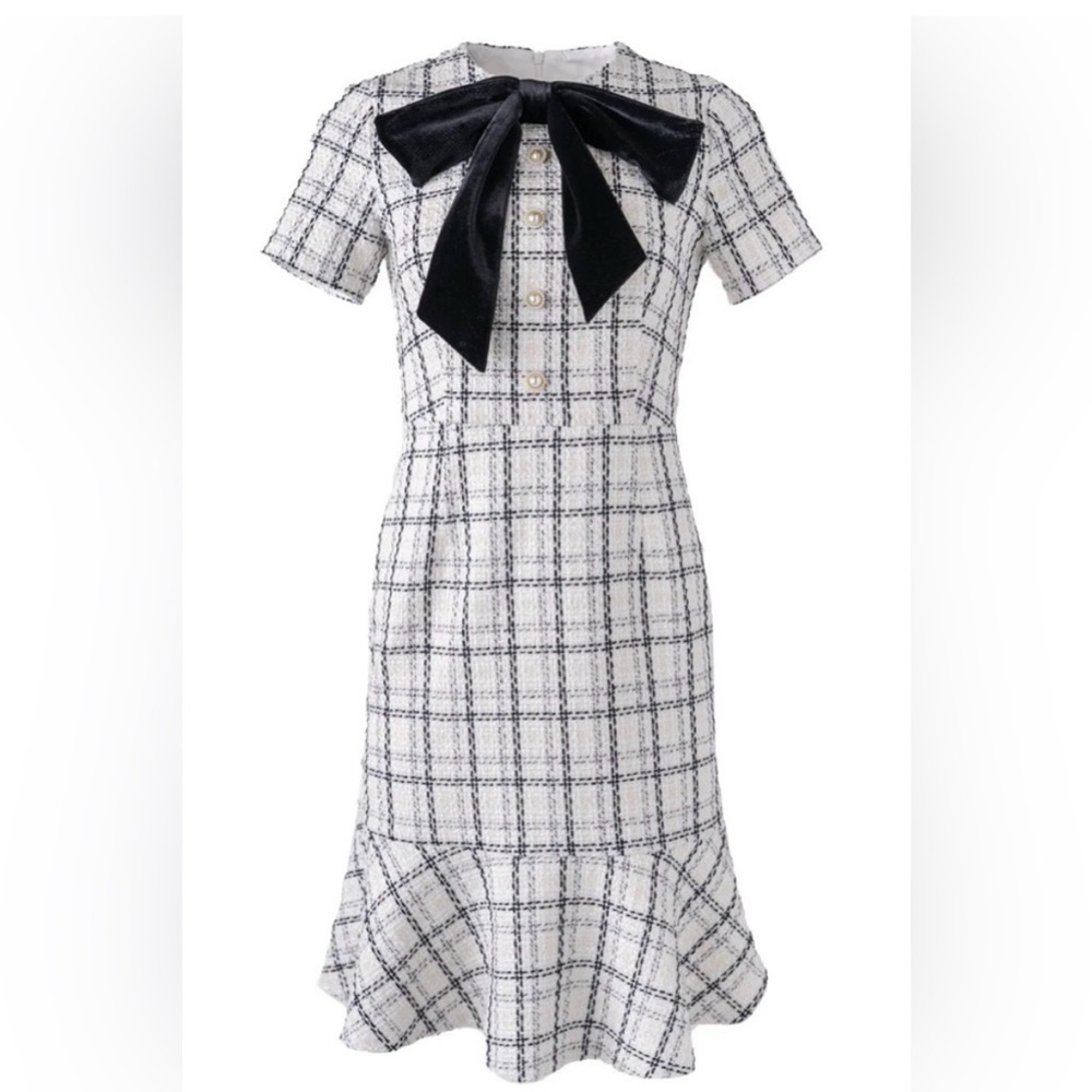 Ivy City Co White and Black Dress